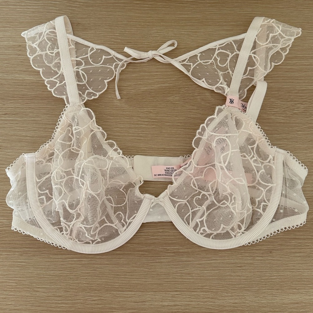 Victoria’s Secret Tease Bridal Cap-Sleeve hearts embroider lace Unlined Demi Bra